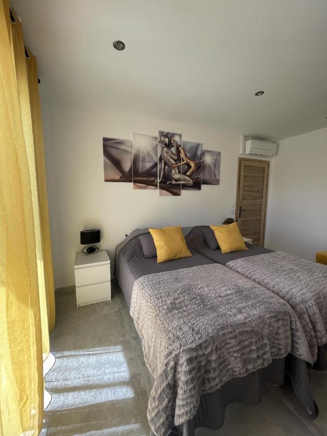 Bed and Breakfast Les Pins Du Luberon Coustellet Exteriér fotografie